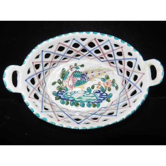 Hand Painted Porcelain Basket White Green Tan Painted Ribs Bird Made in Portugal - Picture 2 of 4